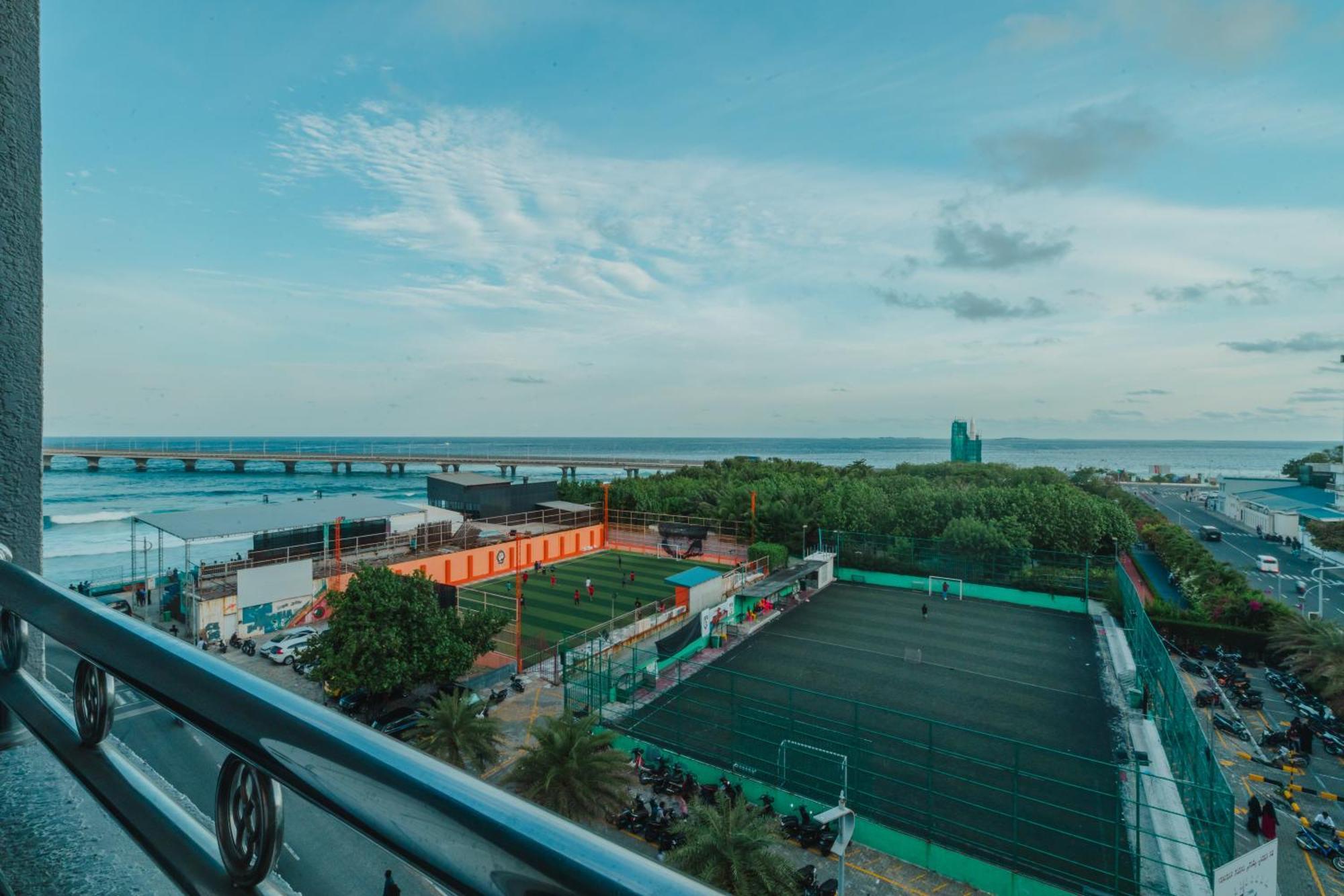 UMET Seaview Hotel Malé Extérieur photo